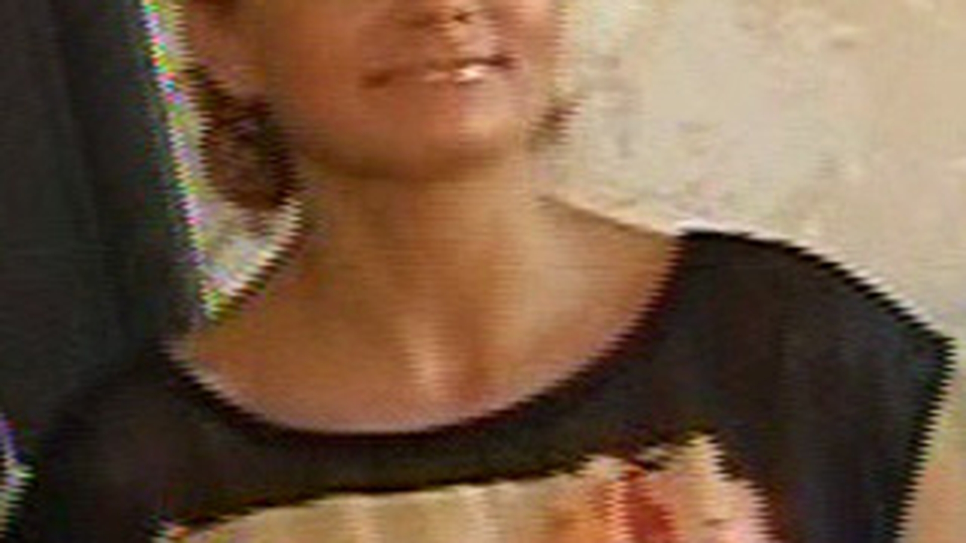 Esti curios sa vezi unde locuieste una dintre cele mai sexy burlacite din Romania? "Dormitorul e pe gustul meu, un mascul nu si l-ar fi amenajat niciodata asa"! Sylvia nu simte lipsa unui barbat!