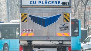 Cât costă dacă vrei să trimiţi un colet cu Fan Courier? Câţi bani dai, dacă foloseşti Urgent Cargus