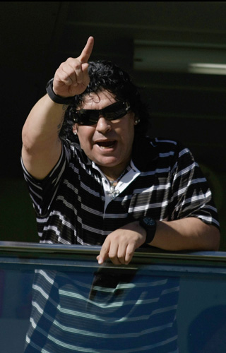 Uluitor! Maradona cere arestarea propriei sale fiice!