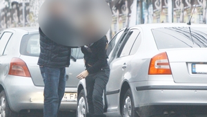 Scene socante! Un fotbalist celebru si-a agresat iubita in plina strada! Imaginile nu mai au nevoie de niciun comentariu!