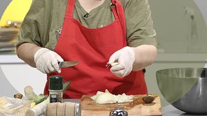 A părăsit-o și Bendeac! A supraviețuit după patru AVC-uri, trăiește dintr-o pensie mizeră, și-ar dori din nou pe scenă, prietenii au uitat-o ...