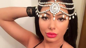 Încă o graviduţă în showbiz! Vezi ce brunetă sexy a intrat în lumea mămicilor