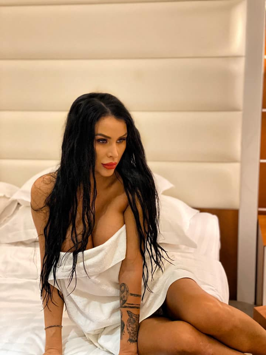 Daniela Crudu, ipostaze sexy cu burtica de gravidă (Sursă: Facebook)