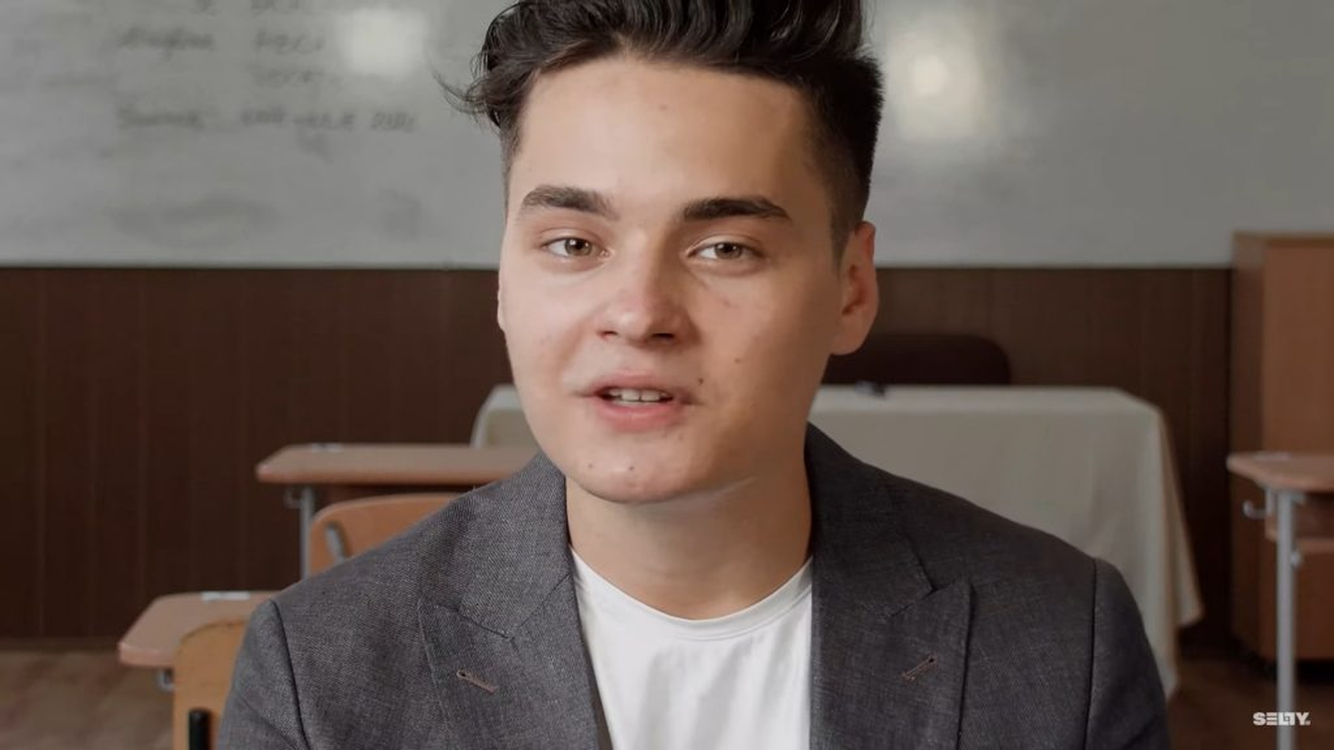 Selly își lansează de Ziua României propriul show de dezbatere. Cum arată mega-platoul din care va modera emisiunea