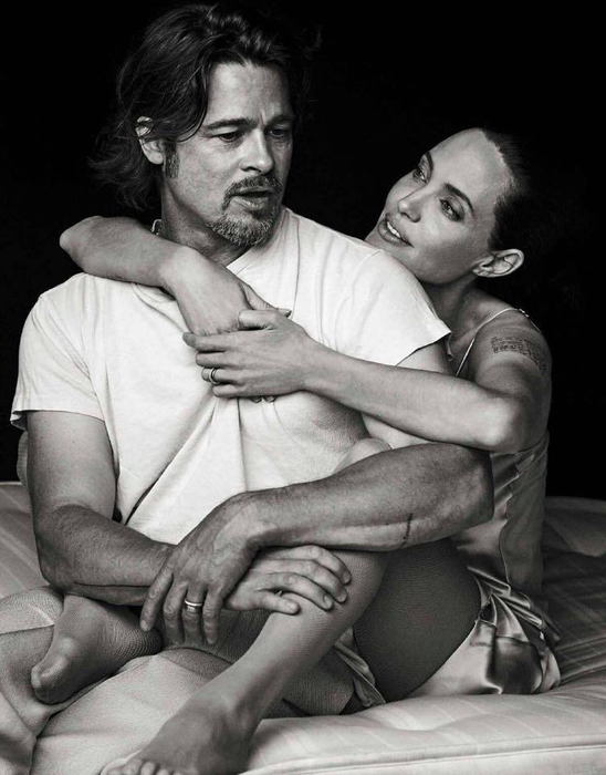 Angelina Jolie a vorbit despre cum decurge viaţa sa după divorţul de Brad Pitt. „Important e să plâng în duş, nu în faţa copiilor!”
