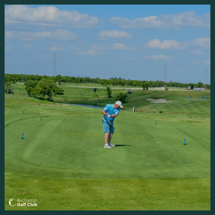 Și în România, golful prinde aripi. BUCHAREST.GOLF este unul dintre cluburile unde pasionații de golf își pot urma visul