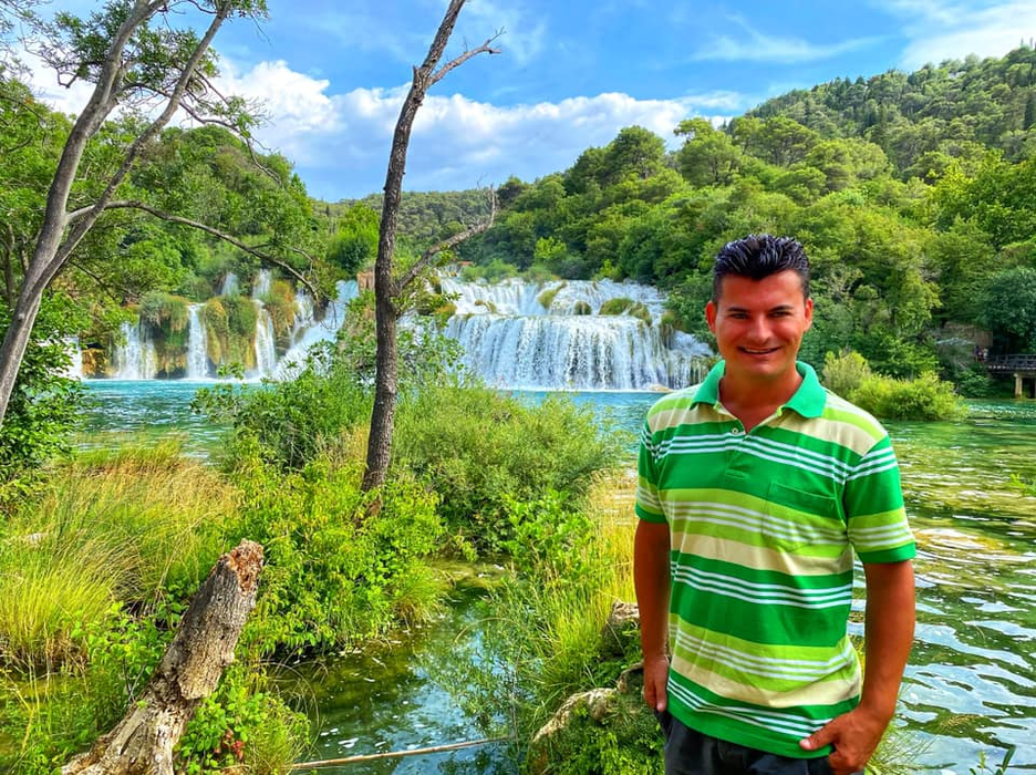 Mărturiile cutremurătoare ale lui Fabio, artistul lovit cu lanțul în figură de tatăl vitreg: ”Mi se pune un nod în gât când mă uit în oglindă!”