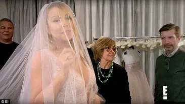 MARIAH CAREY şi-a ars rochia de mireasă de un sfert de milion de dolari pe care ar fi trebuit să o poarte la nunta cu fostul logodnic!