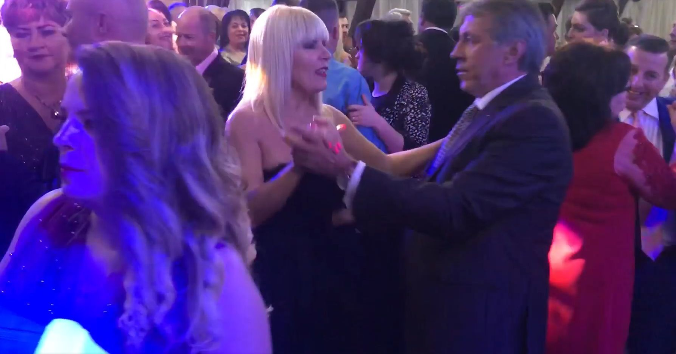 Elena Udrea s-a distrat şi fără logodnic la nuntă
