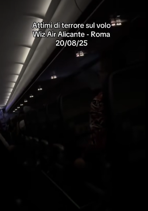 Panică la bordul unui avion Wizz Air/ Sursa foto: TikTok