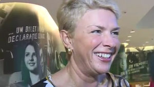 Se pupă, îşi fac surprize şi îşi trimit mesaje în care-şi spun că se iubesc! Teo Trandafir a dezvăluit cum funcţionează familia ei