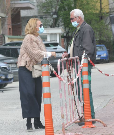Andreea Esca este, clar, adaptată la “ritualurile” din parcările Capitalei