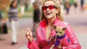 Cu greu o mai poti recunoaste! Cum arata acum "Blonda de la Drept", dupa 12 ani de la filmul care a facut-o celebra!