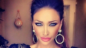 Ai văzut-o cu părul blond, roşcat, verde, dar... cum arată BIANCA DRĂGUŞANU brunetă! Fanii au reacţionat imediat! "Parcă te-ai..."