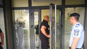 Un bărbat cu faţa acoperită şi înarmat cu un pistol a încercat să jefuiască o bancă din Cluj