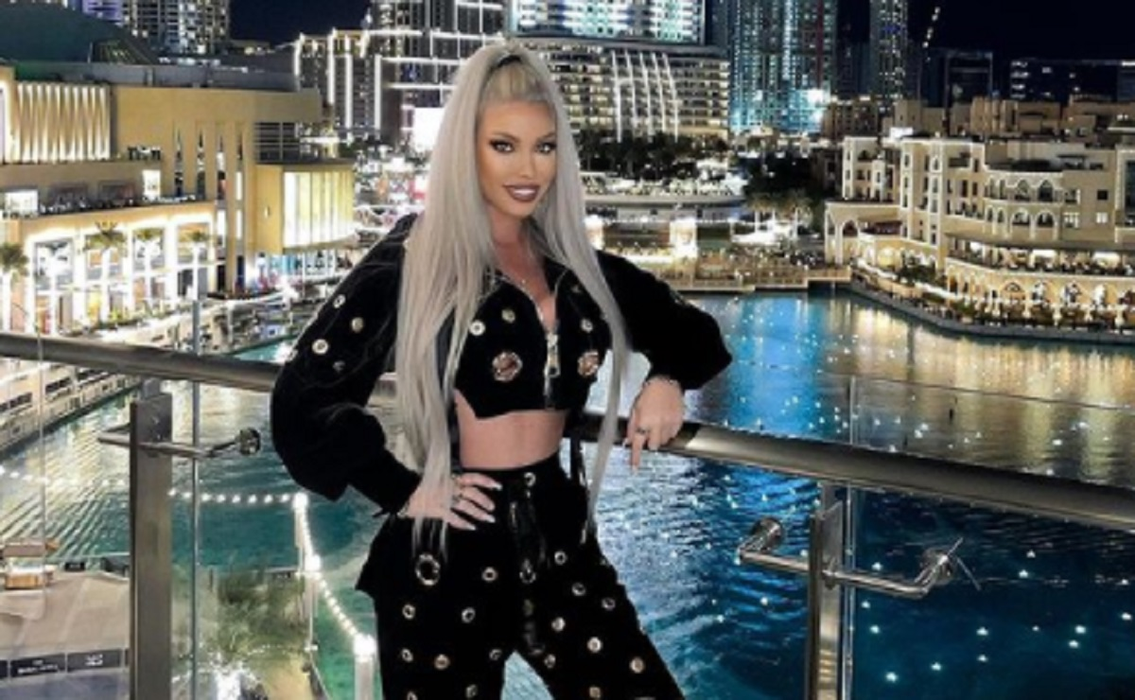 Loredana Chivu, imagine de infarct. Cum s-a afișat la balconul hotelului de lux din Dubai în care a fost cazată