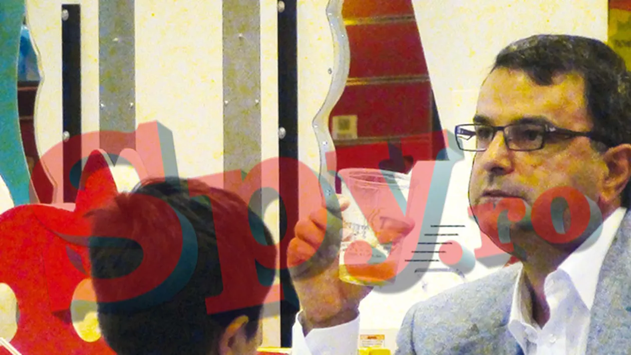 Lucian incearca sa fie un tata creativ pentru Mihai si Matei: Cei trei barbati din familia Mandruta au iesit la o bere