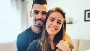 Un pilot din Moto GP se căsătorește cu sora lui vitregă! Care este povestea lor