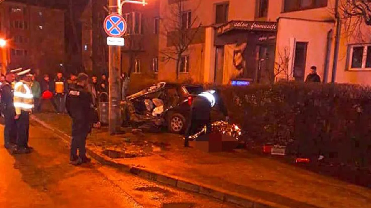 Accident mortal în Baia Mare! Un bărbat fără permis a spulberat o femeie aflată pe trotuar, după care s-a izbit cu mașina de un stâlp