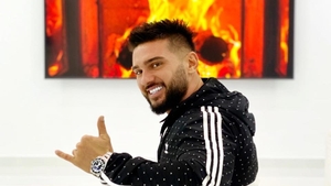 Dorian Popa a pățit-o în timpul unui concert! A pierdut 10.000 de lei din cauza unui fan