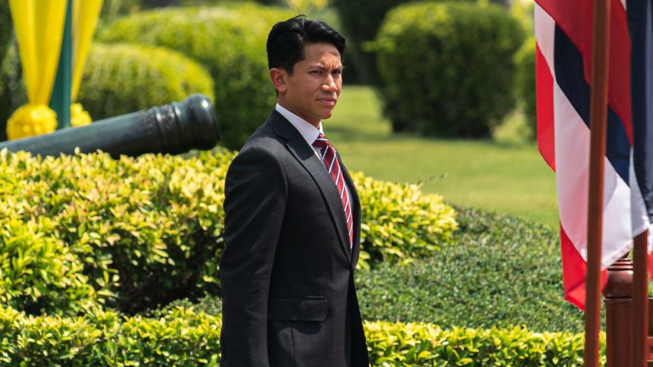 El este cel mai bogat conducător din Orient! Abdul și soția sa locuiesc mai mult în Marea Britanie