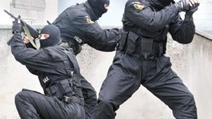 Razie la Mangalia! Mascatii au dat iama in casele interlopilor! 17 persoane sunt banuite de infractiuni grave!