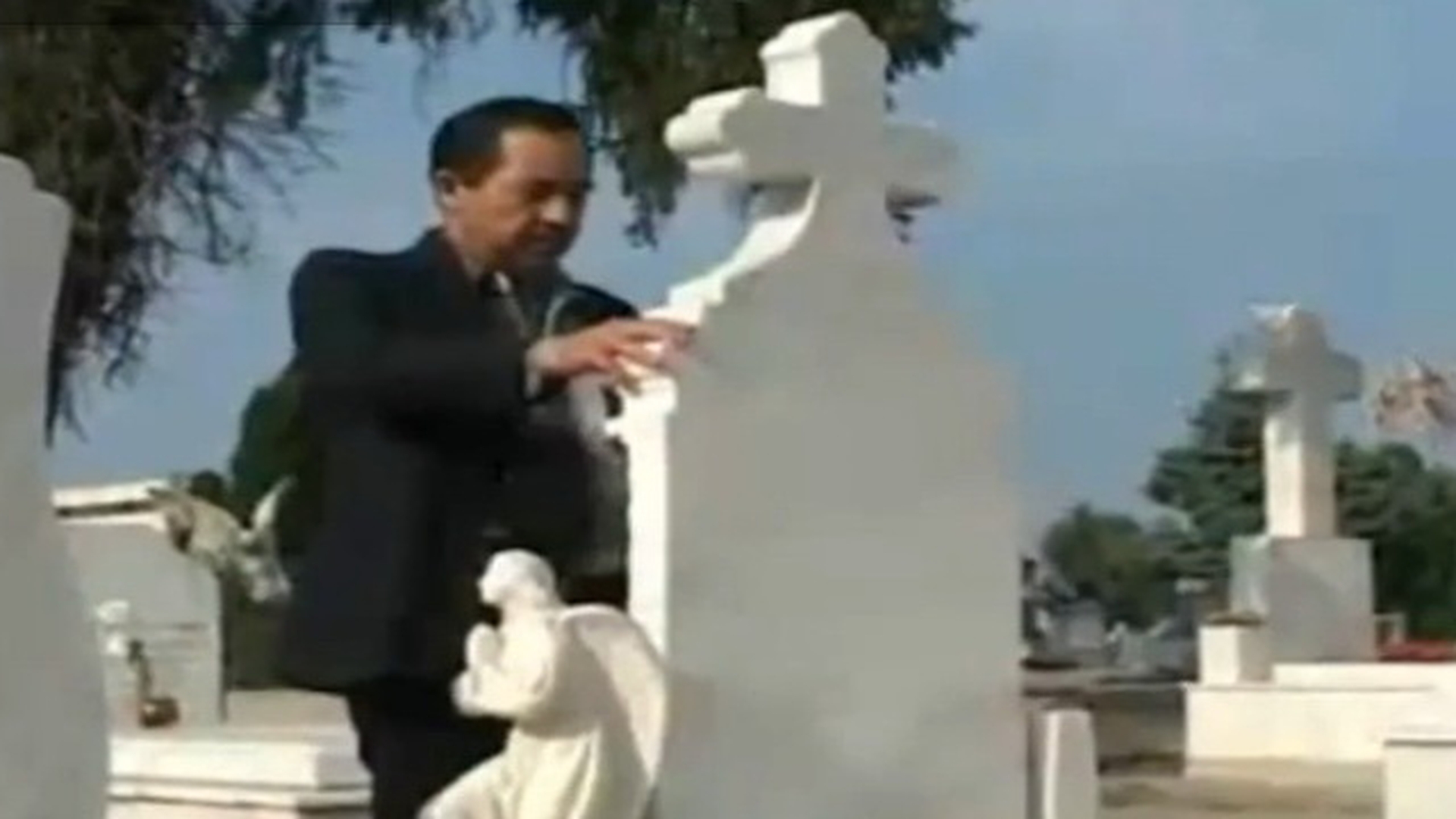La asa ceva nu te-ai fi asteptat! Videoclip de manele, filmat printre crucile din cimitir