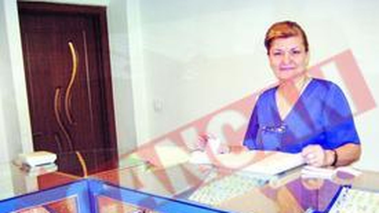 Platesc in aur masa de Paste