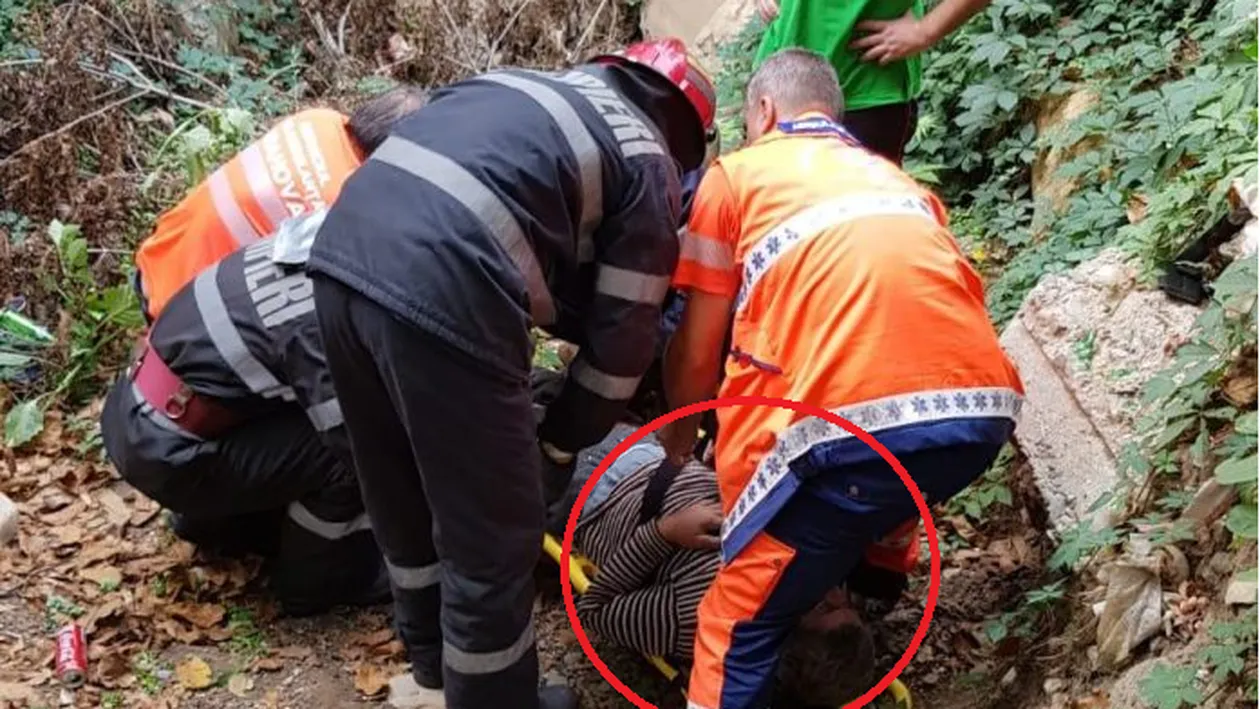 Imagini incredibile de la salvarea unui bărbat care a căzut într-un canal de irigații. Pompierii au intervenit imediat