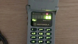 Mulți am avut Motorola StarTac, primul telefon cu clapetă apărut în România. Cu ce sumă uriașă se vinde acum, în septembrie 2022