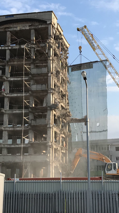 Construcţia a fost demolată în această după-amiază