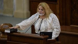 Diana Șoșoacă a răbufnit pe Facebook, după demiterea Guvernului Cîțu: ”Starea de alertă a încetat. Plimbați-vă la orice oră din zi și din noapte”