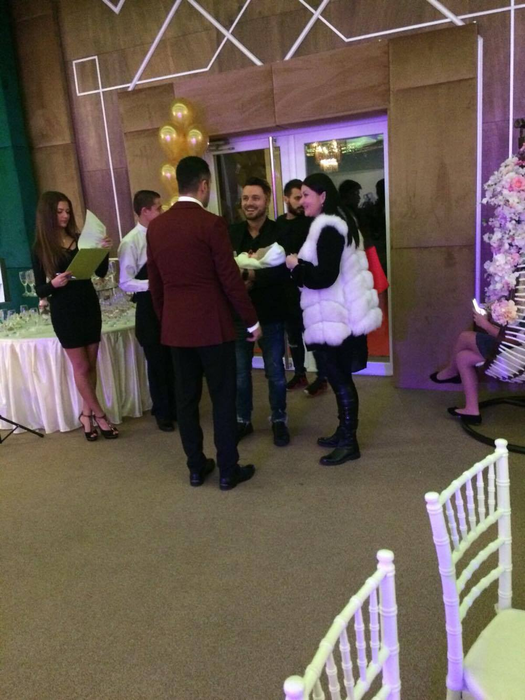 Petrecere mare în Pipera! Mădălin Ionescu şi Cristina Şişcanu sărbătoresc botezul micuţei Petra!