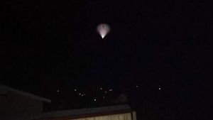 Apariţie misterioasă pe cer, de Crăciun! Localnicii din Bucovina s-au speriat de ceea ce au văzut „Am fugit în casă...”
