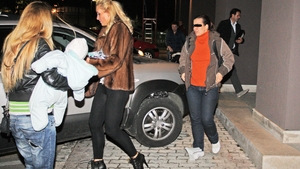 Ronny Levy s-a intors la Vica pentru o noapte de pomina! S-au ascuns prin tot orasul si au incheiat seara la un hotel de lux!