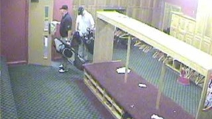 Doi barbati sunt cautati de politie dupa ce au jefuit peste 60 de cluburi de golf