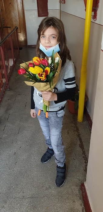 Adela face mari sacrificii pentru ca Davis, fiul ei bolnav, să ducă o viață mai bună