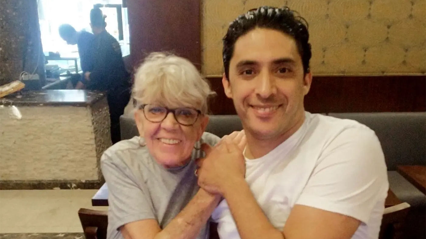 În 2021, pensionara Iris (82 ani) s-a măritat cu Mohamed (36 ani), după ce se cuplaseră pe Facebook. Ce s-a întâmplat acum, după 2 ani de căsnicie
