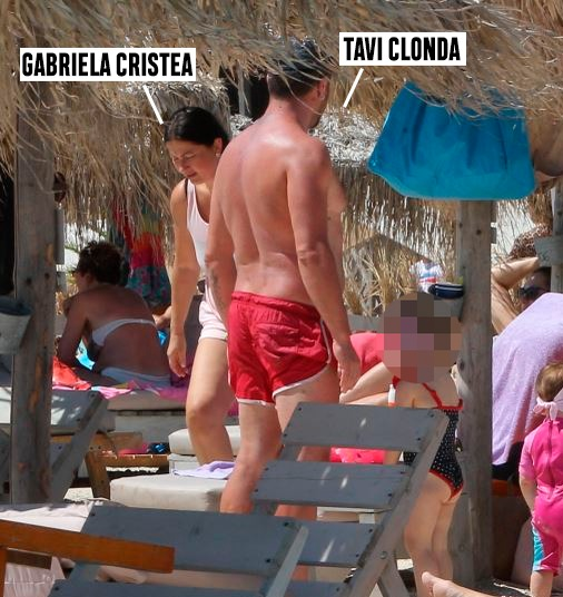 Gabriela Cristea și Tavi Clonda, pe plajă