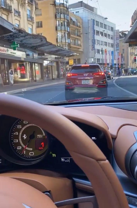 Victoraș Micula conduce în Elveția un Ferrari GTC4 Lusso