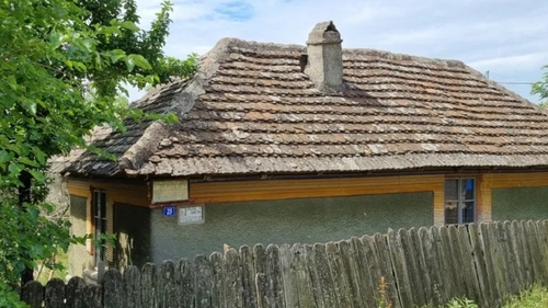 Localitatea din România în care o casă se vinde cu doar 4000 de euro. Are și teren de 1400 de metri pătrați