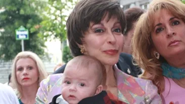 Printul Paul si Printesa Lia ofera cadouri regale copiilor sarmani!