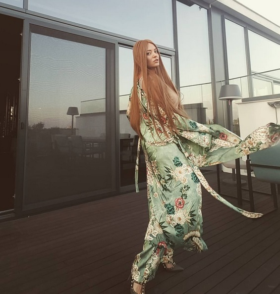 Delia şi-a schimbat radical look-ul