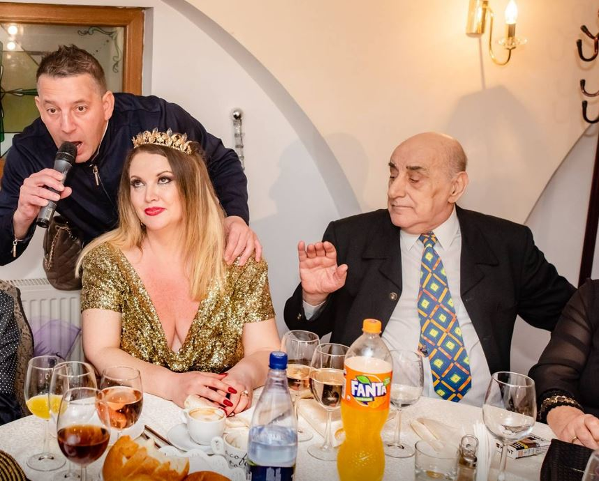 Oana și Viorel Lis ascultă o dedicație