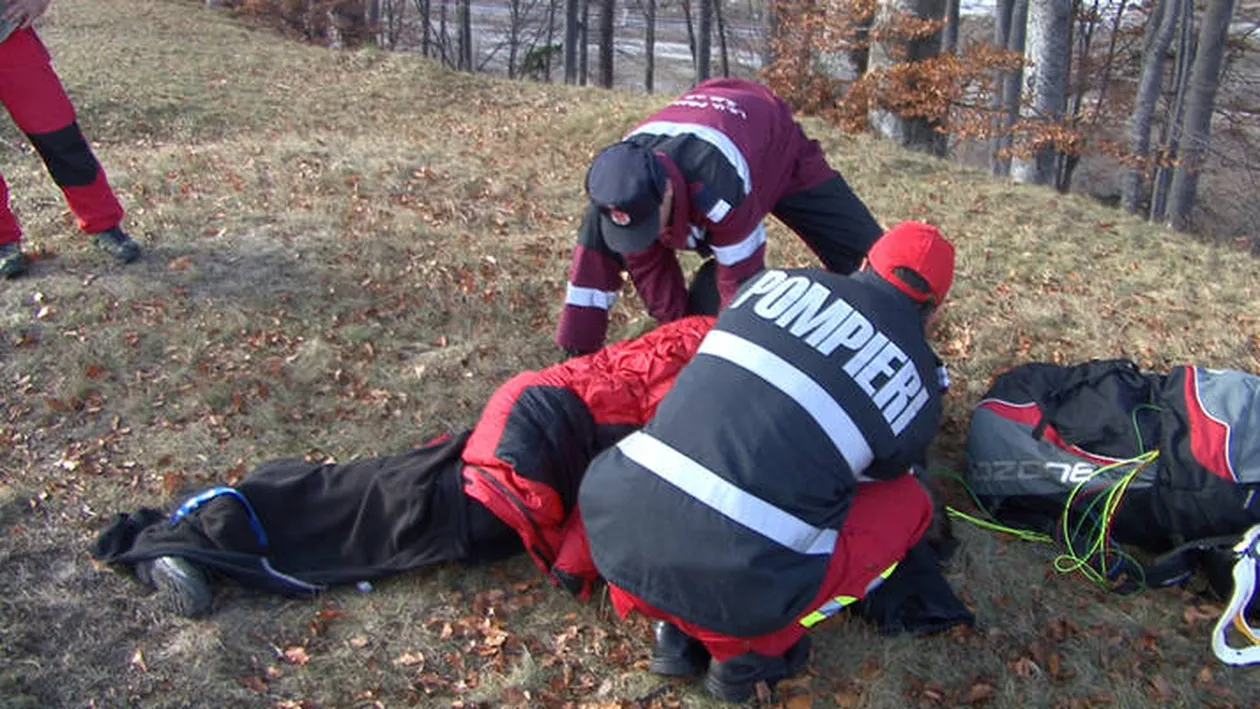 Marţi 13, zi cu ghinion! O tânără s-a prăbuşit cu parapanta în Bucegi! E la spital în stare gravă