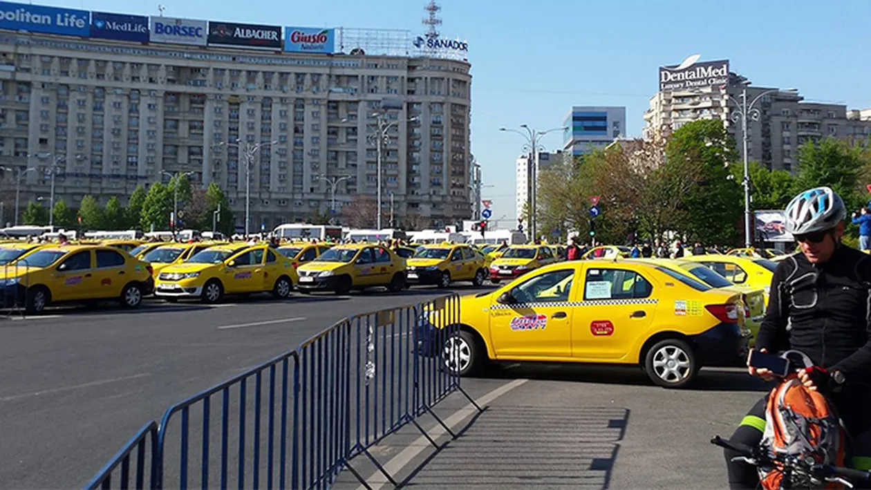 Zeci de taximetrişti şi transportatori protestează în Piaţa Victoriei!