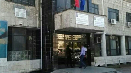 Document exploziv! O instituţie din Dâmboviţa, asaltată zilnic de persoane care ar trebui să fie în izolare