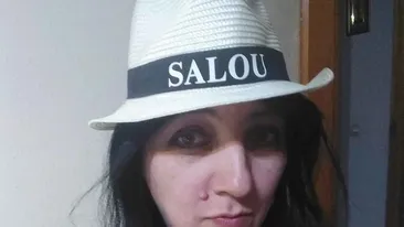 Ea e Mirela ”Dracu’ pe uscat”, românca de 45 de ani care se dezbracă pe Facebook. Imaginile au devenit virale