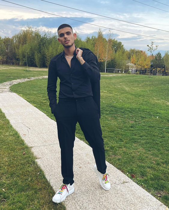 Andrei Bănuță a scăpat de problema urechilor clăpăuge / (Sursa: Instagram)