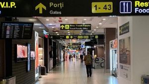 30 de pasageri, lăsați de Wizz Air la poarta de îmbarcare de la Otopeni: ”Am stat 4 ore în aeroport”